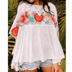 New SAVANNA JANE Rhea Floral Embroidered Poncho Top Kimono Sleeves sz S / M